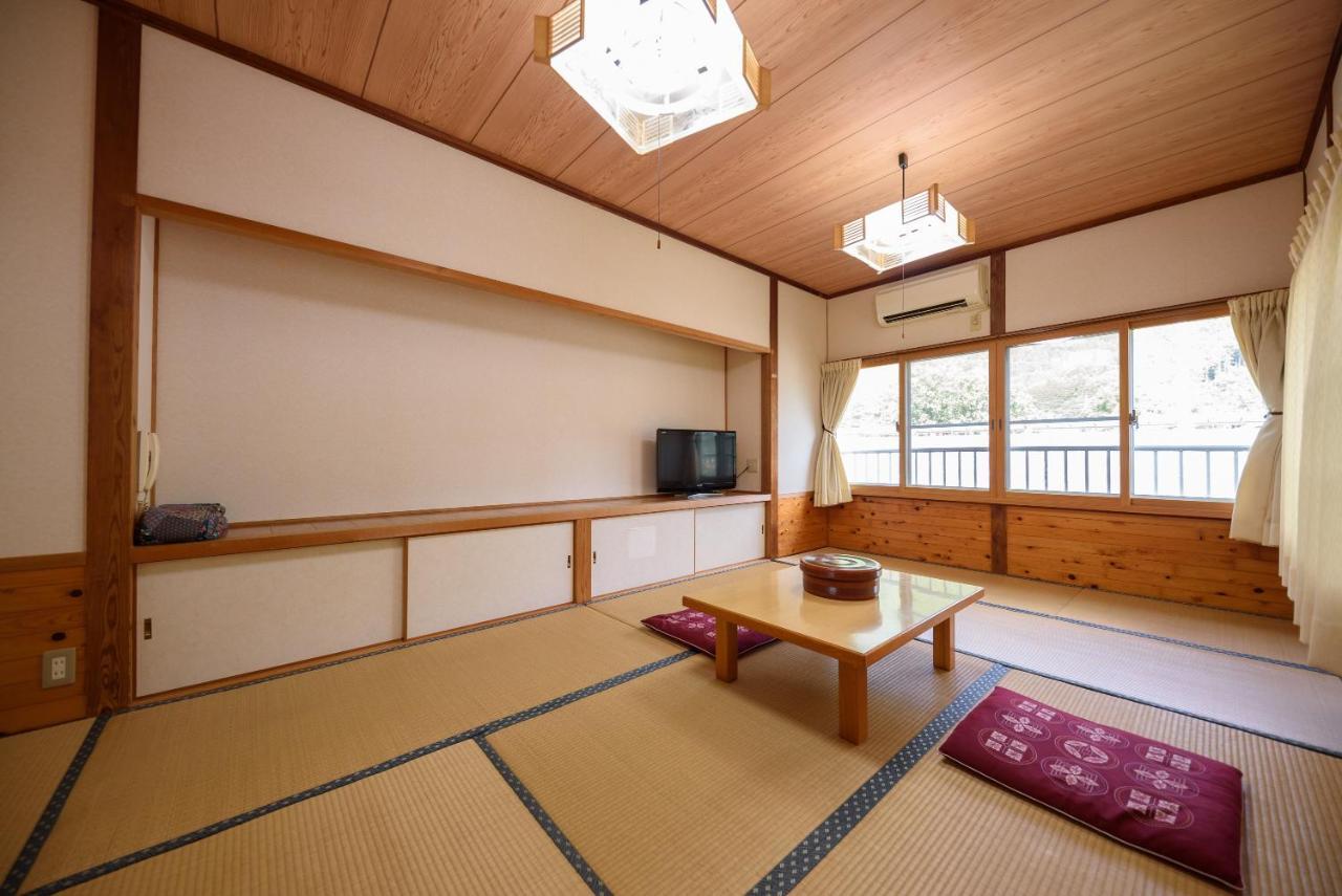 Minshuku Tsutaya Hotel Yufu Exterior photo
